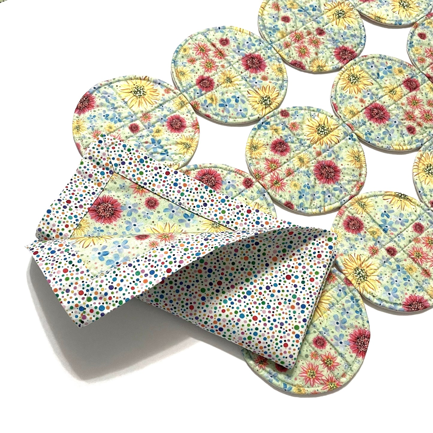 dot placemat with napkin