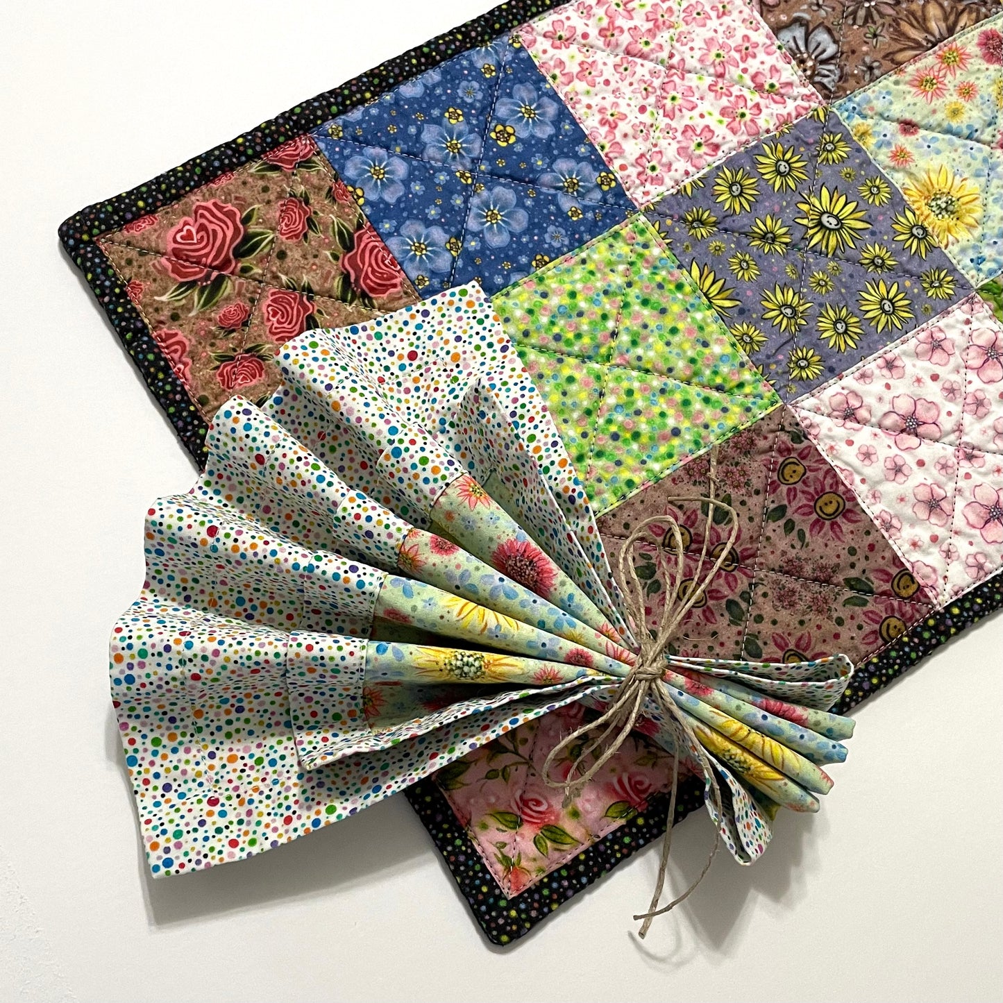 scrap happy placemat with fanfold napkin