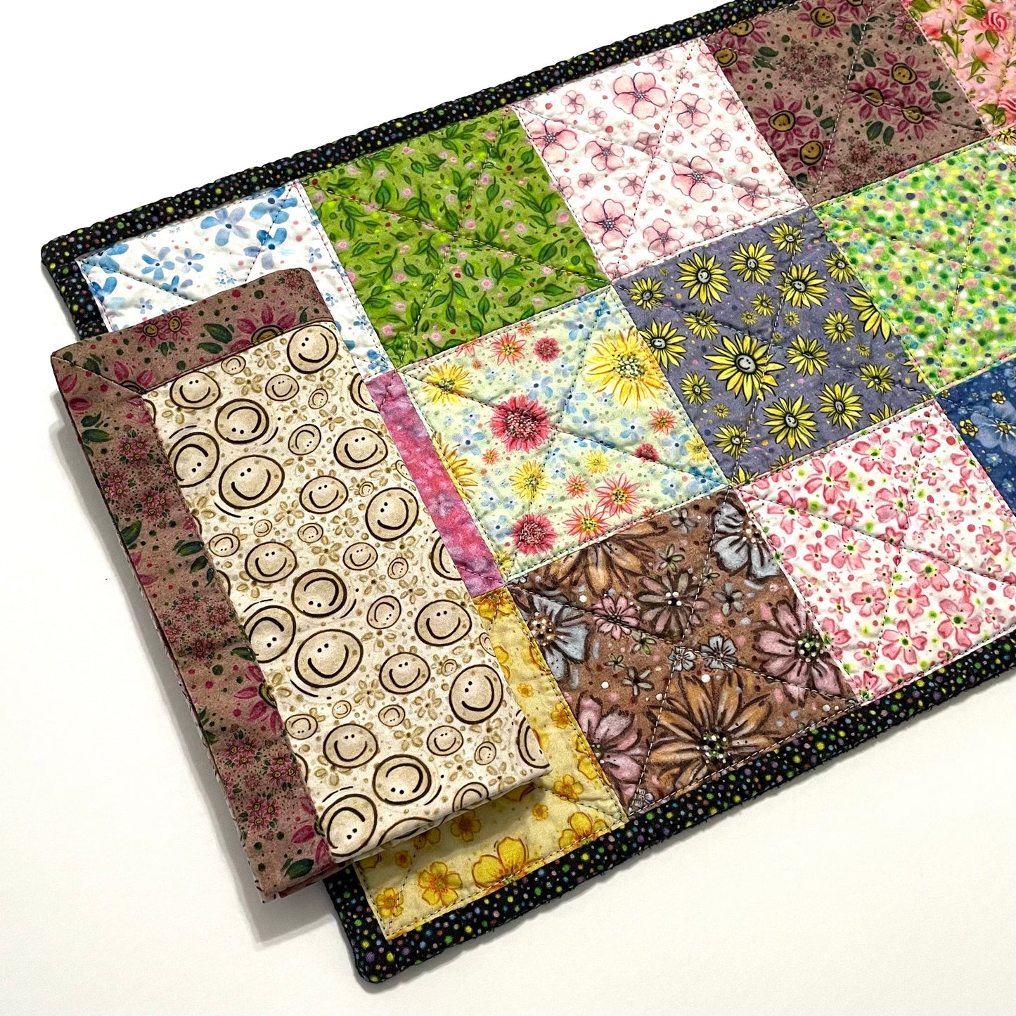 scrap happy placemat with smileys napkin